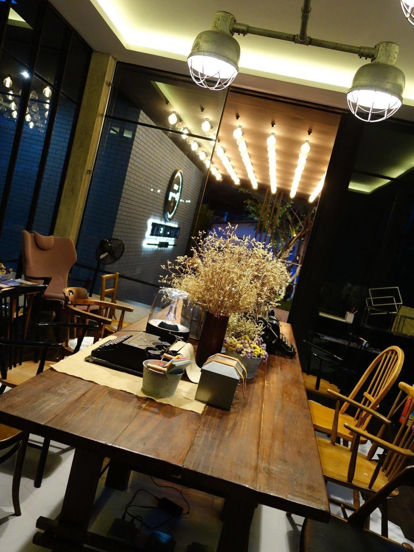 The Restro Hotel Huahin Kültér fotó
