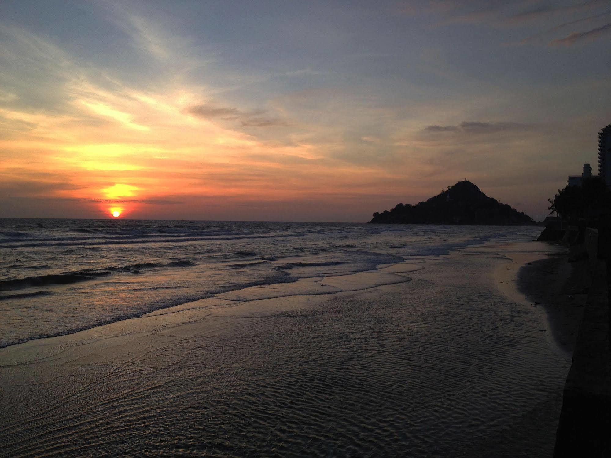 The Restro Hotel Huahin Kültér fotó